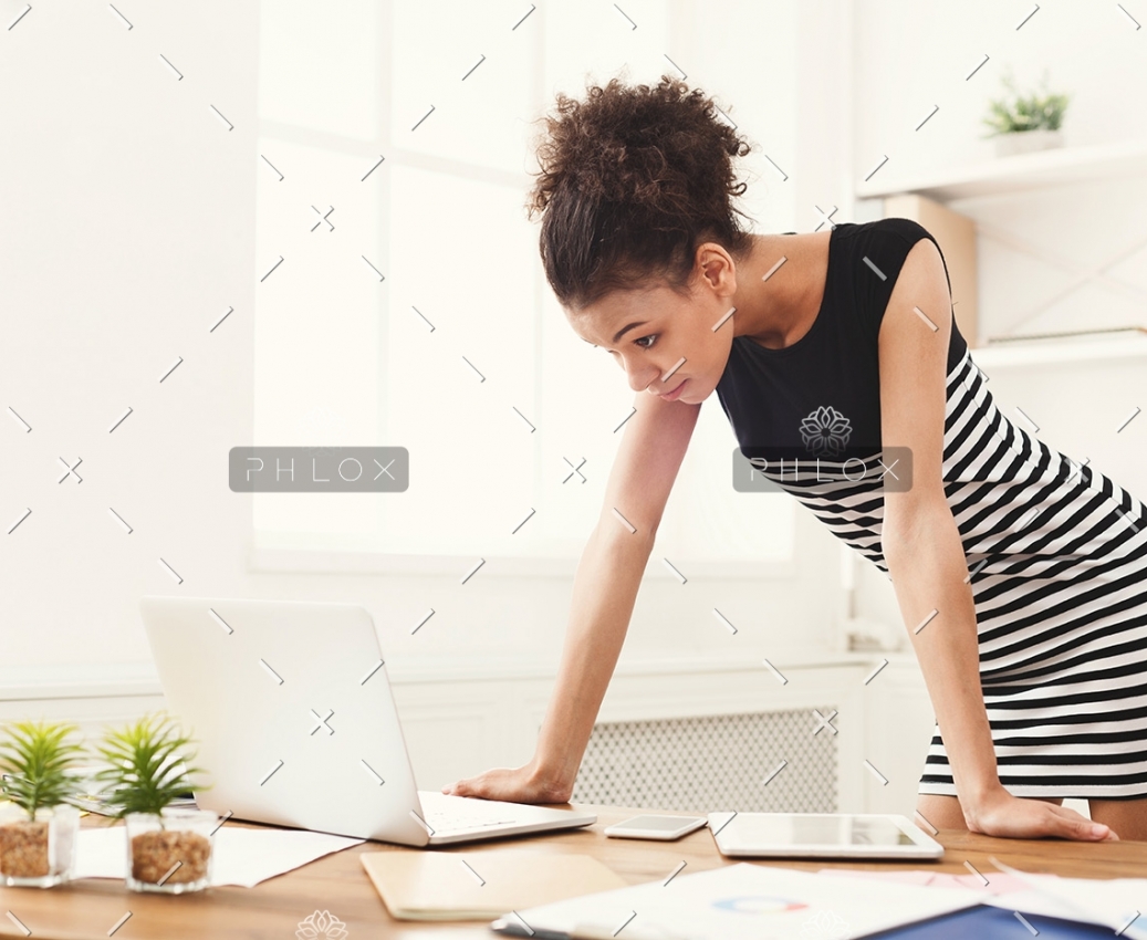 business-woman-working-on-laptop-at-office-PRFJKQJ