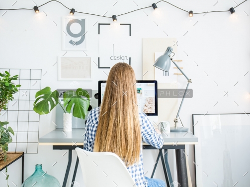 person-with-long-curly-hair-PZ99QM2