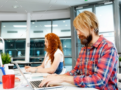 two-co-workers-working-together-PPVW2LA